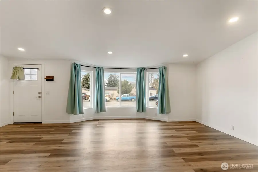 652 S Larch Avenue, East Wenatchee, WA 98802 - Image #3