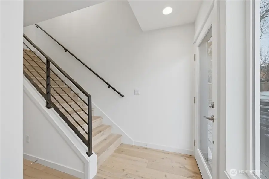 7320 11th Avenue Ne, Seattle, WA 98115 - #2