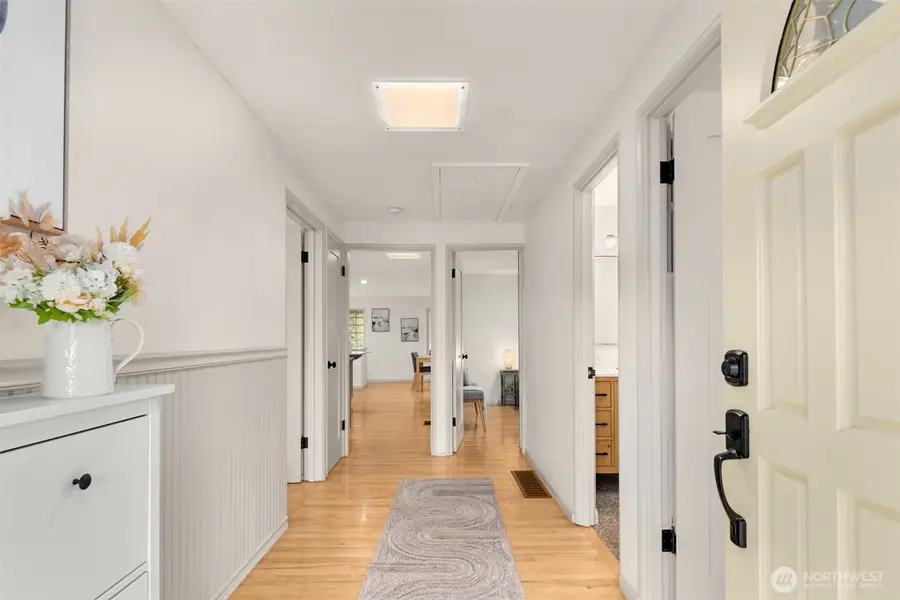 8450 24th Avenue Sw, Seattle, WA 98106 - Image #2