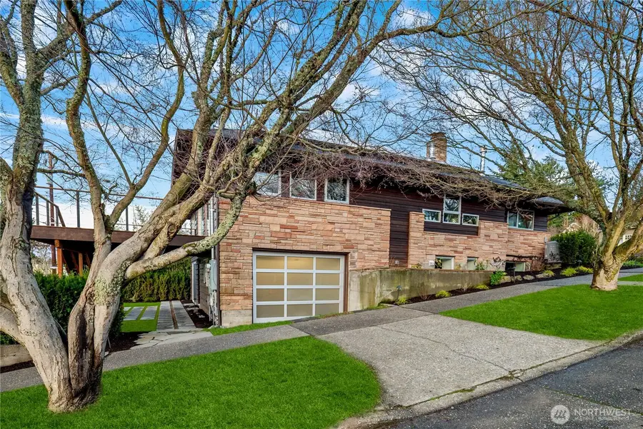 2141 47th Avenue Sw, Seattle, WA 98116 - Image #2