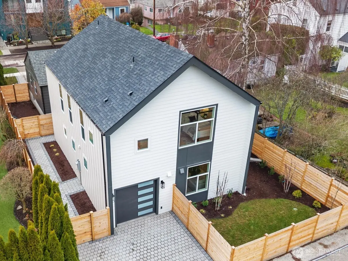 3436 33rd Avenue W, Seattle, WA 98199 - Image #1