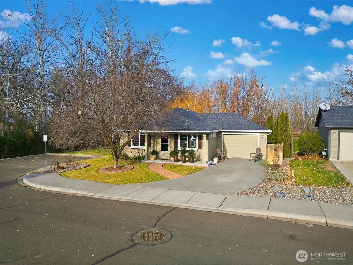 1320 SW Riparian Court, College Place, WA 99324 - Image #1