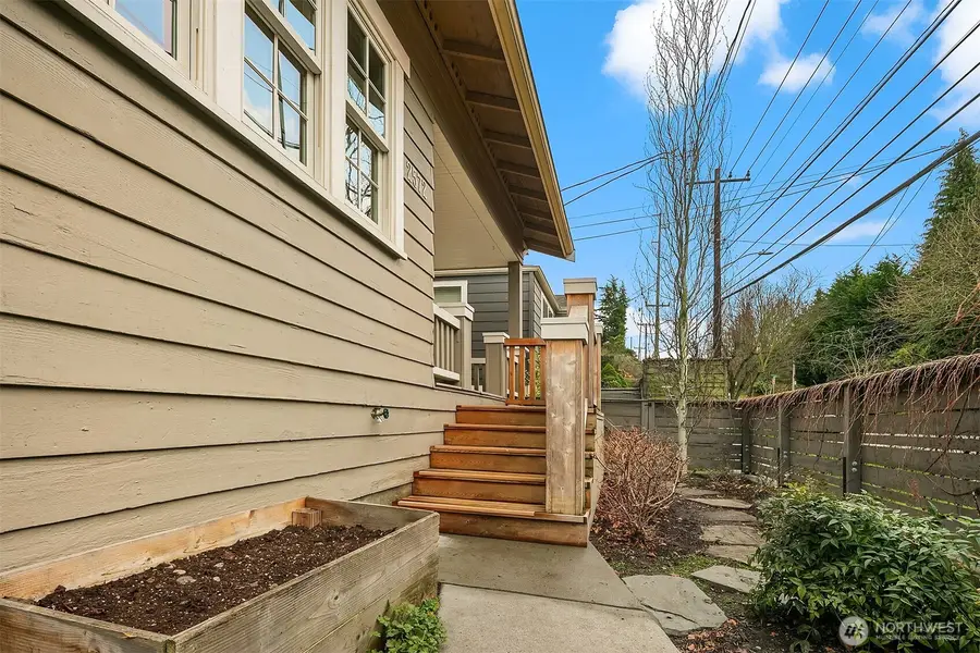 2572 3rd Avenue W, Seattle, WA 98119 - Image #3
