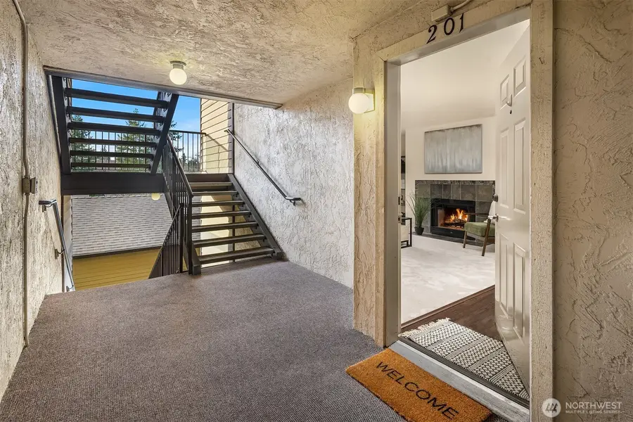 13209 Newcastle Way #B201, Newcastle, WA 98059 - Image #3