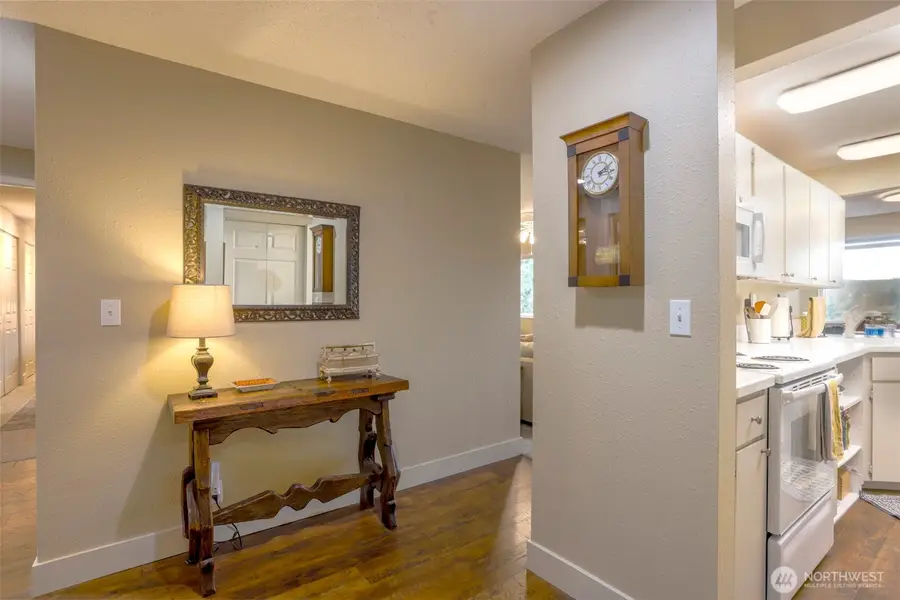 20161 Viking Crest Loop Ne #5-301, Poulsbo, WA 98370 - Image #2