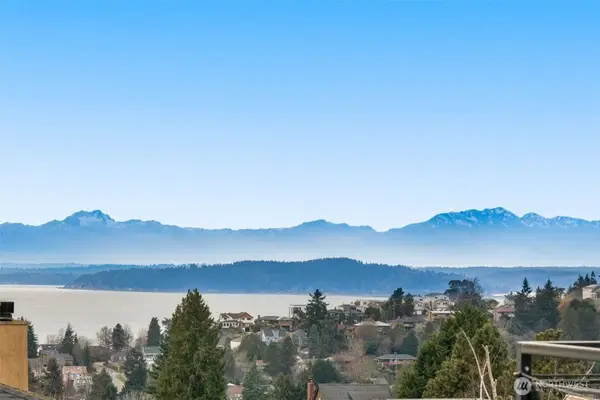 4855 42nd Avenue Sw #B, Seattle, WA 98116