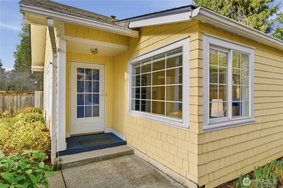 2136 N 90th Street, Seattle, WA 98103 - Image #2