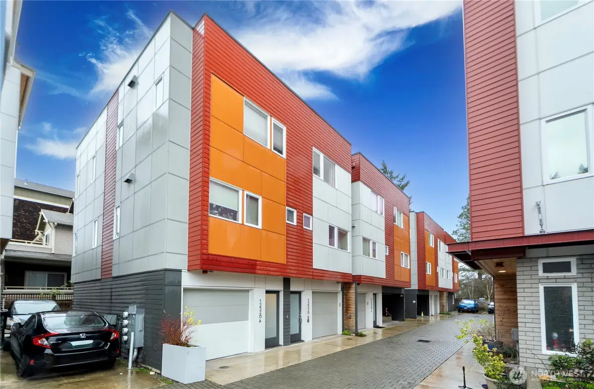 12526 15th Avenue Ne #B, Seattle, WA 98125 - Image #1