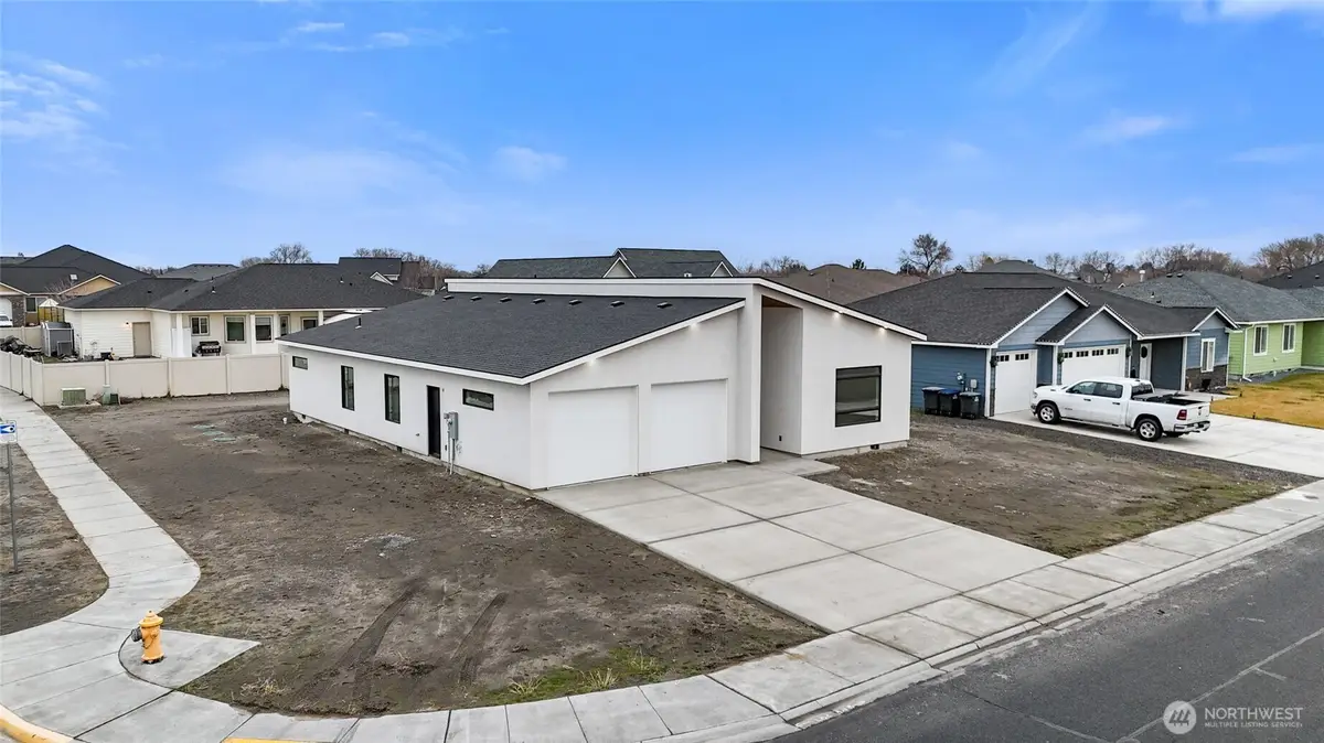 501 S Sand Dune Road, Moses Lake, WA 98837 - Image #1