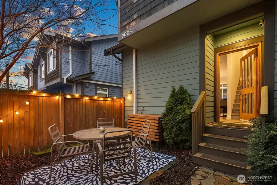 2006 Yale Avenue E #A, Seattle, WA 98102 - Image #2