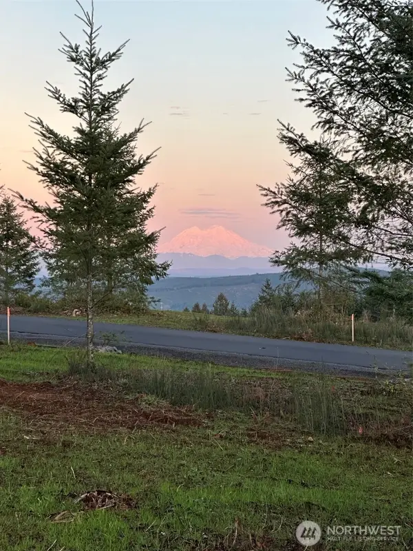 232 Suncrest Drive #3, Castle Rock, WA 98611