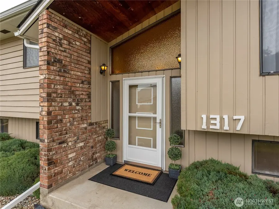 1317 Wedgewood Avenue, Wenatchee, WA 98801 - Image #2