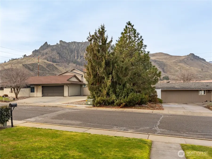 1317 Wedgewood Avenue, Wenatchee, WA 98801 - Image #3