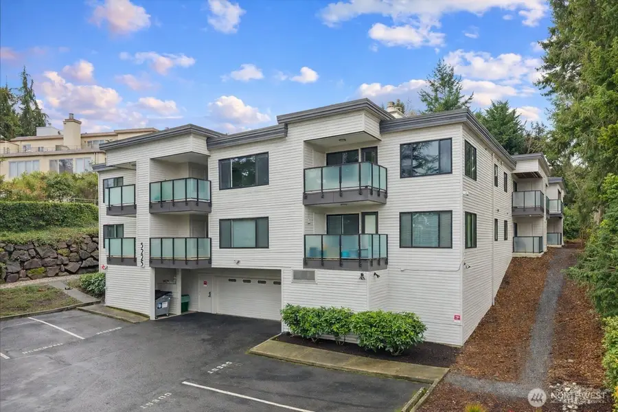 5225 50th Avenue Ne #206, Seattle, WA 98105 - Image #2