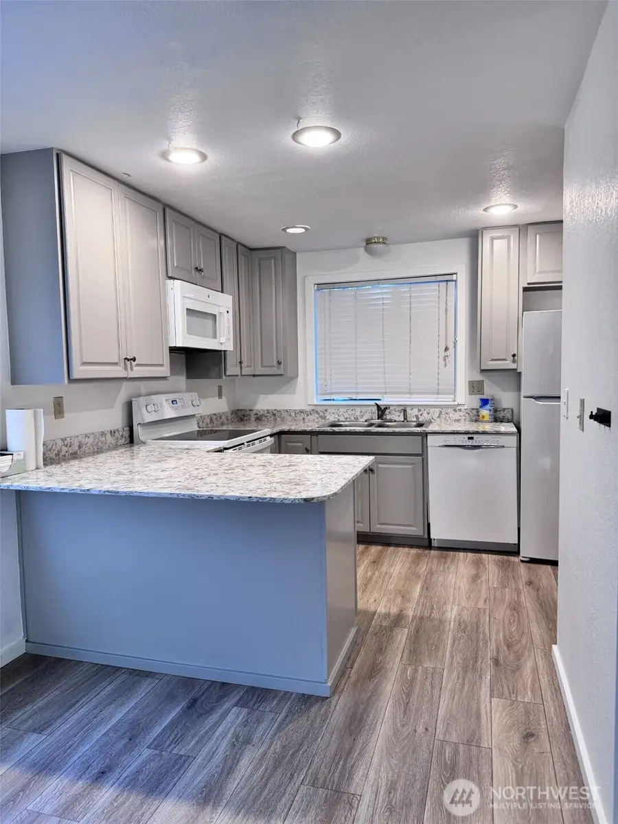 12722 100th Avenue Ne, Kirkland, WA 98034 - Image #3