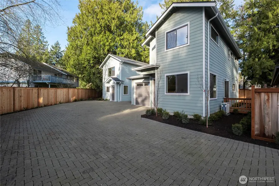 11043 19th Avenue Ne, Seattle, WA 98125 - Image #2
