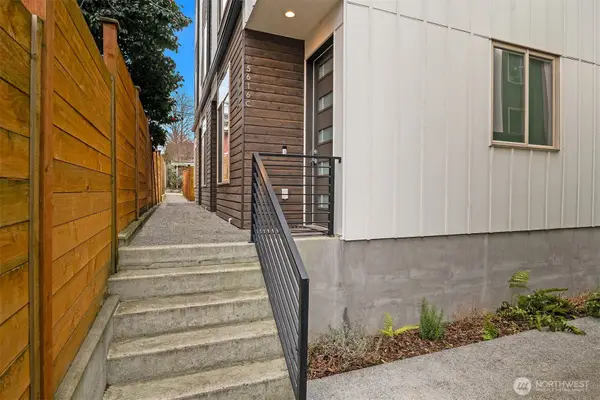 5616 California Street Sw, Seattle, WA 98136
