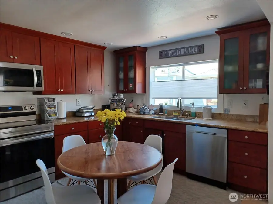 9534 Palatine Avenue N, Seattle, WA 98103 - Image #3