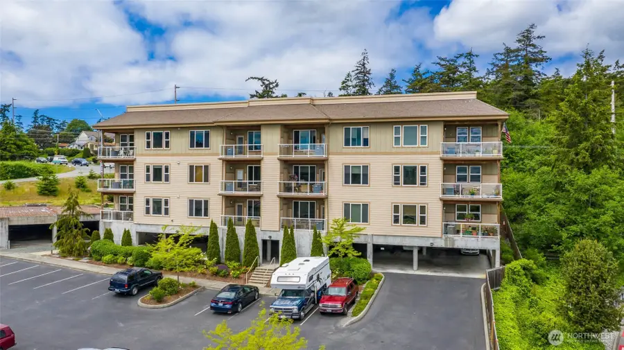 1850 SW Scenic Heights Street #B303, Oak Harbor, WA 98277 - Image #2