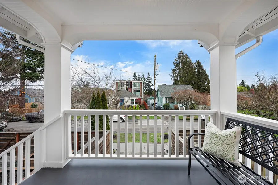 8333 Dibble Avenue Nw, Seattle, WA 98117 - Image #3