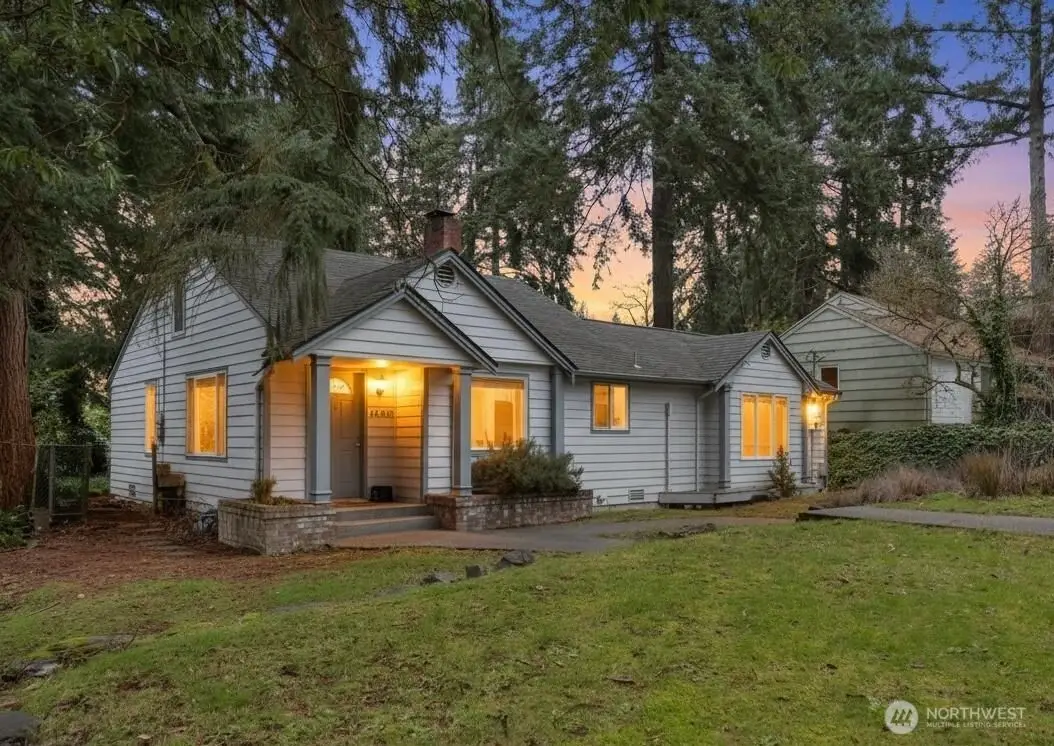 12818 8th Avenue Ne, Seattle, WA 98125 - Image #1