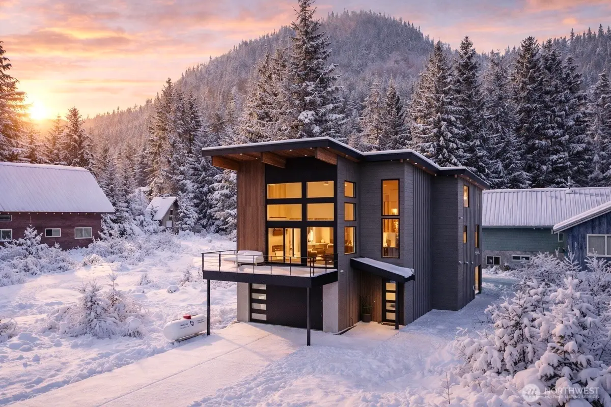 811 E Hyak Dr, Snoqualmie Pass, WA 98068 - Image #1