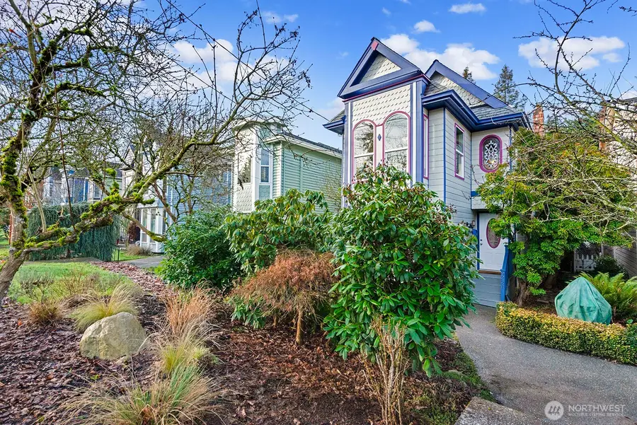 9221 College Way N, Seattle, WA 98103 - Image #2