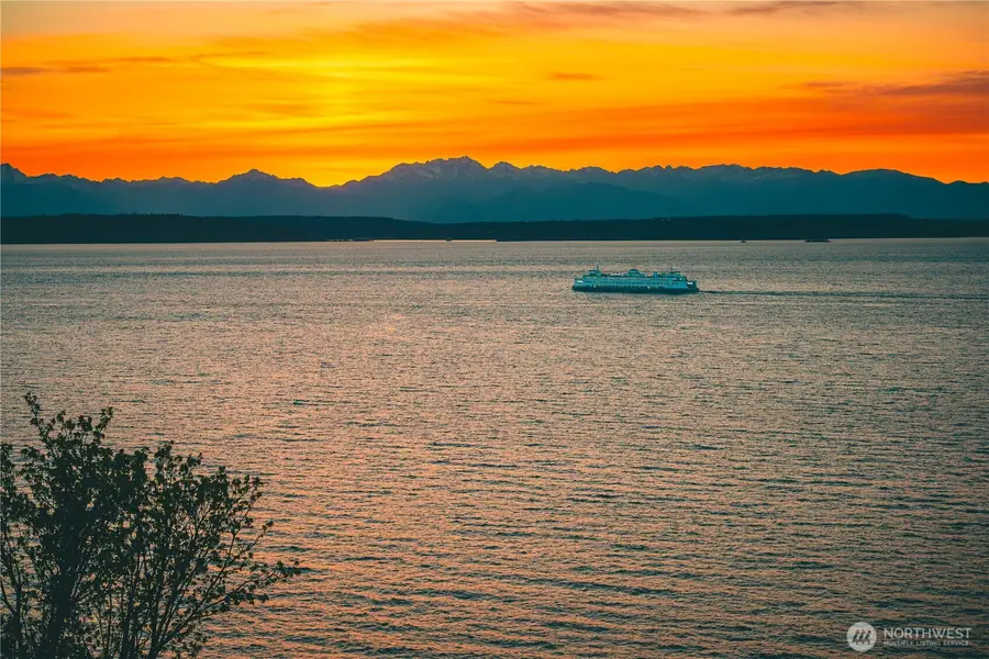 1019 California Lane Sw, Seattle, WA 98116 - Image #3