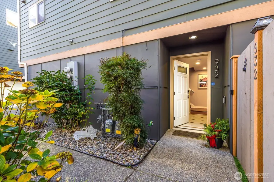 932 N 96th St, Seattle, WA 98103 - Image #2