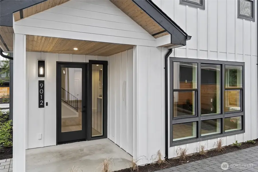 9012 124th Lane Ne, Kirkland, WA 98033 - Image #2