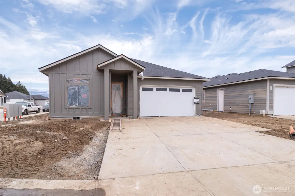 582 S Oasis Loop, East Wenatchee, WA 98802 - Image #1