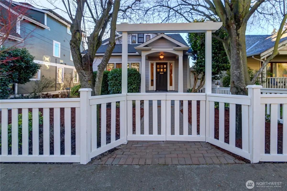 1611 10th Avenue W, Seattle, WA 98119 - Image #1