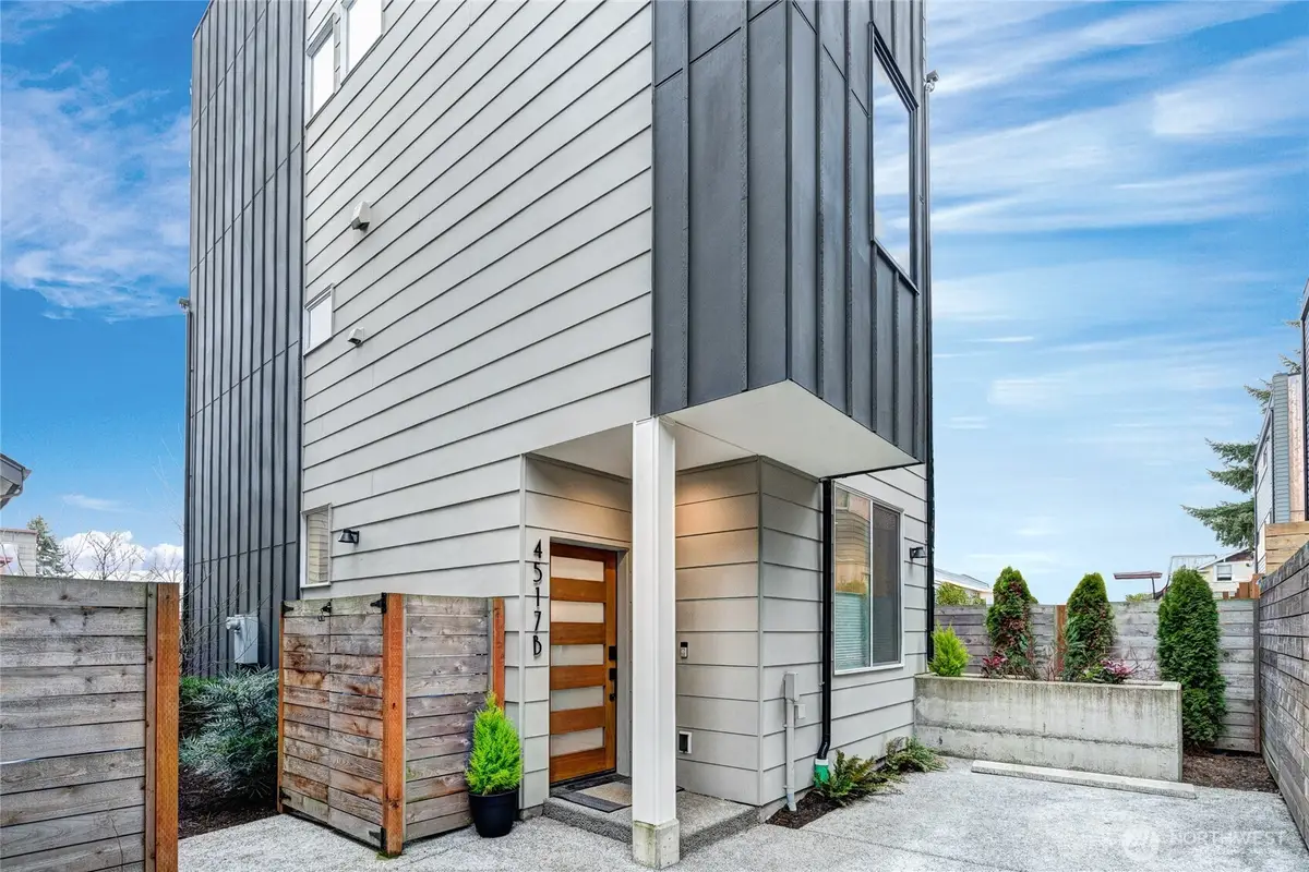 4517 Sunnyside Avenue N, Seattle, WA 98103 - Image #1