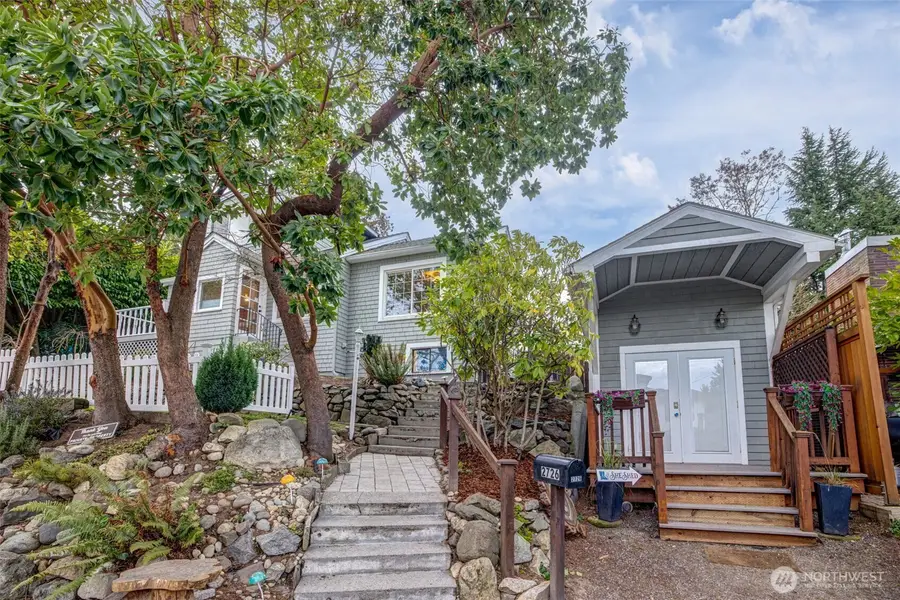 2726 50th Avenue Sw, Seattle, WA 98116 - Image #2