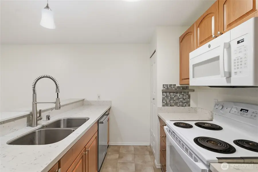 19230 Forest Park Drive Ne #C110, Seattle, WA 98155 - Image #2