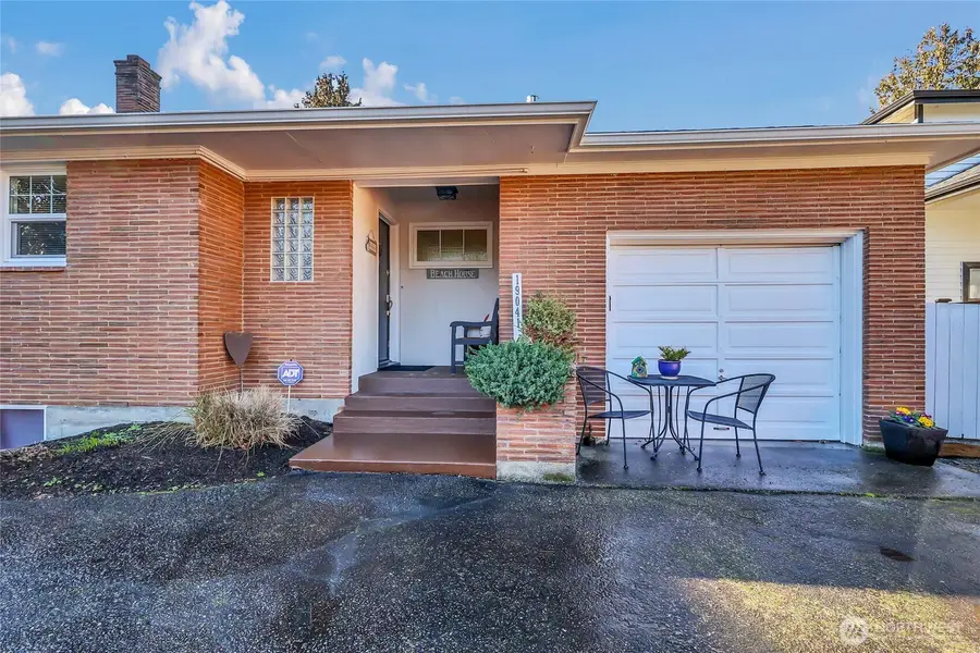 19041 21st Avenue Nw, Shoreline, WA 98177 - Image #2