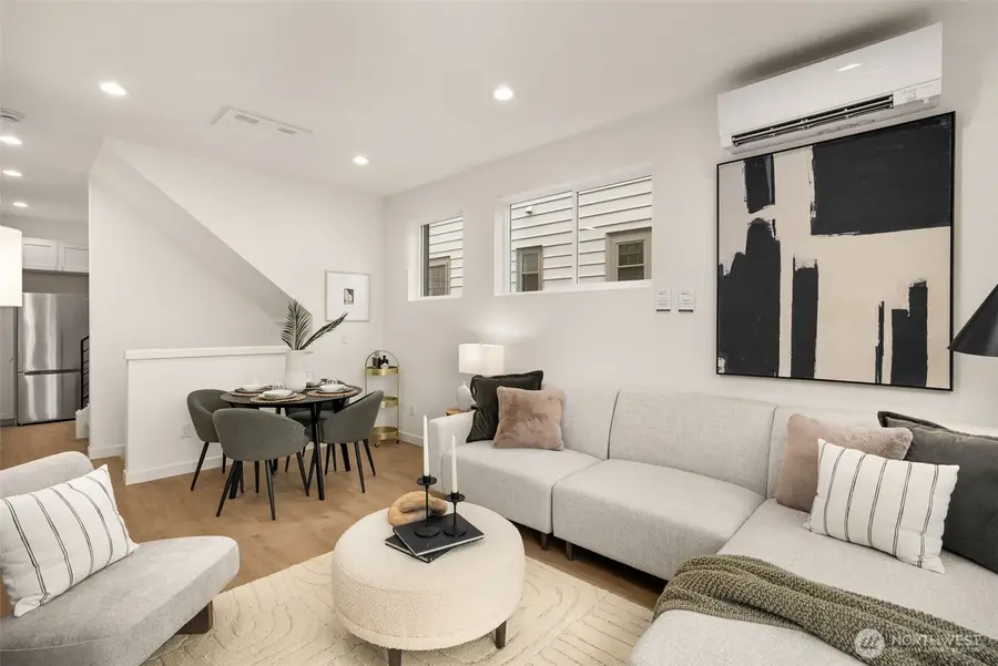 2105 SW Genesee Street Sw, Seattle, WA 98106 - Image #3