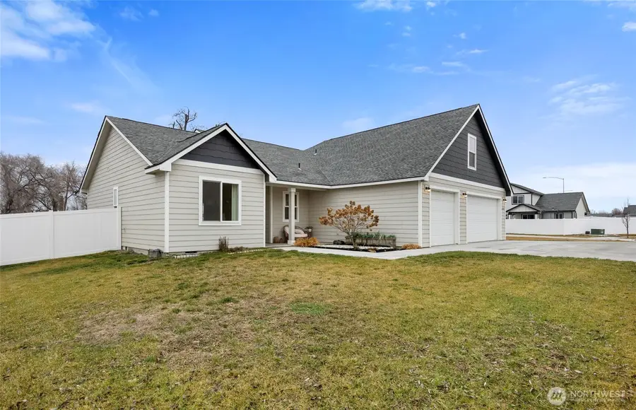 1512 S Madison Street, Moses Lake, WA 98837 - Image #2