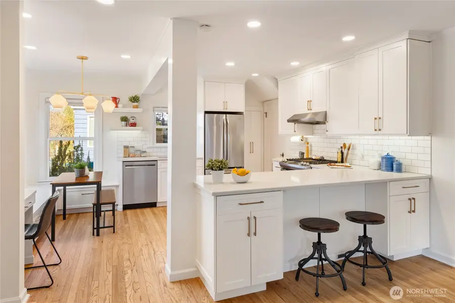 9716 Dayton Avenue N, Seattle, WA 98103 - Image #2