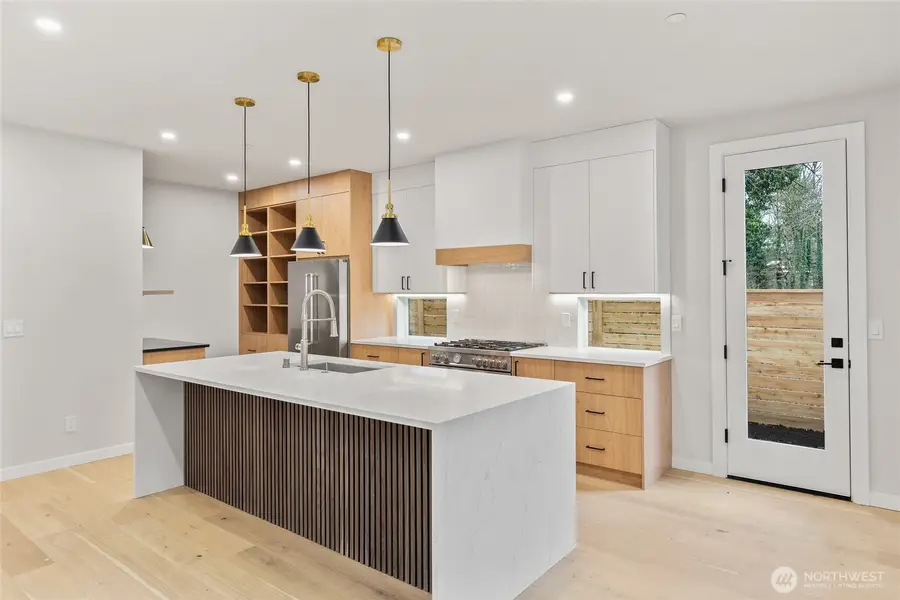 9012 124th Lane Ne, Kirkland, WA 98033 - Image #3