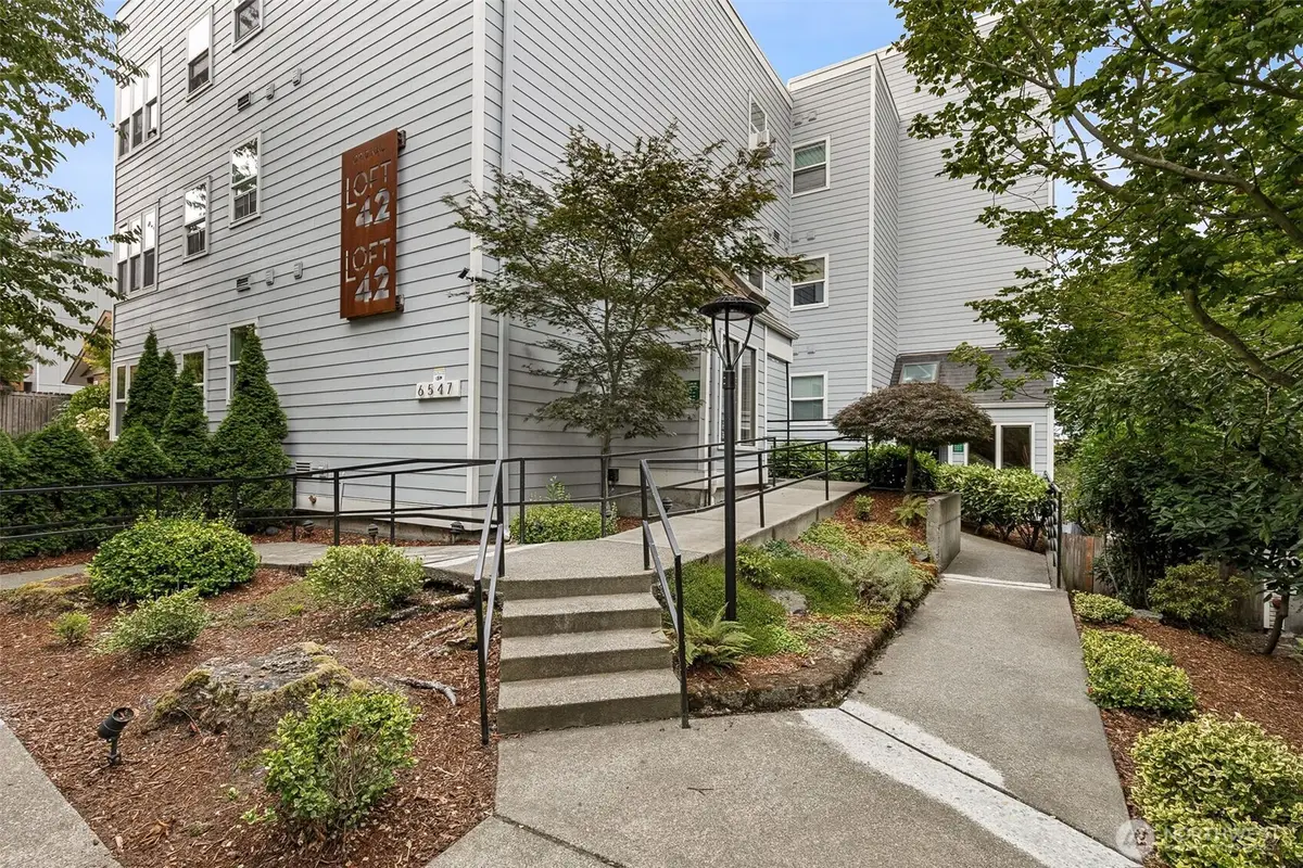 6547 42nd Avenue Sw #205, Seattle, WA 98136 - Image #1