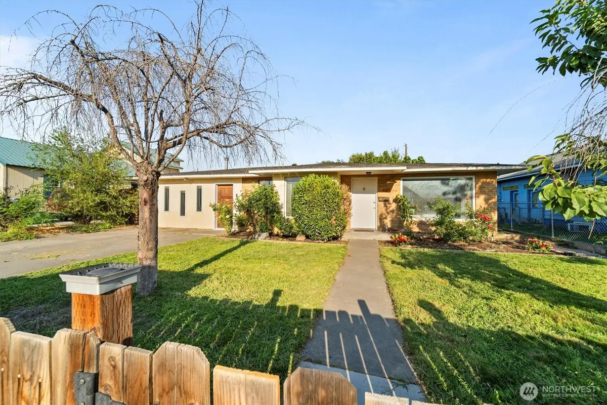 837 S Hawthorne Street, Kennewick, WA 99336 - Image #1