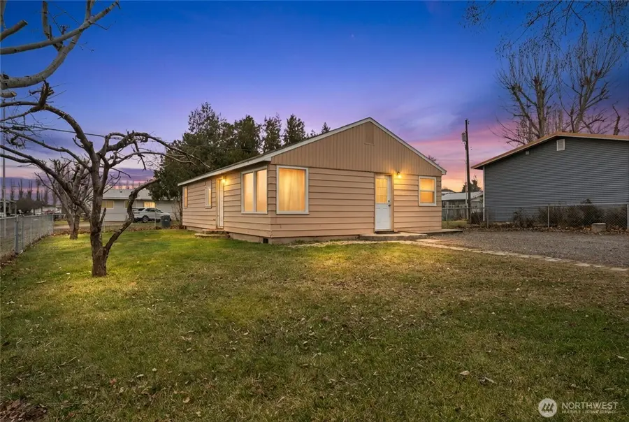 705 W 9th Street, Warden, WA 98857 - #3