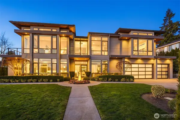 9216 NE 13th St, Clyde Hill, WA 98004