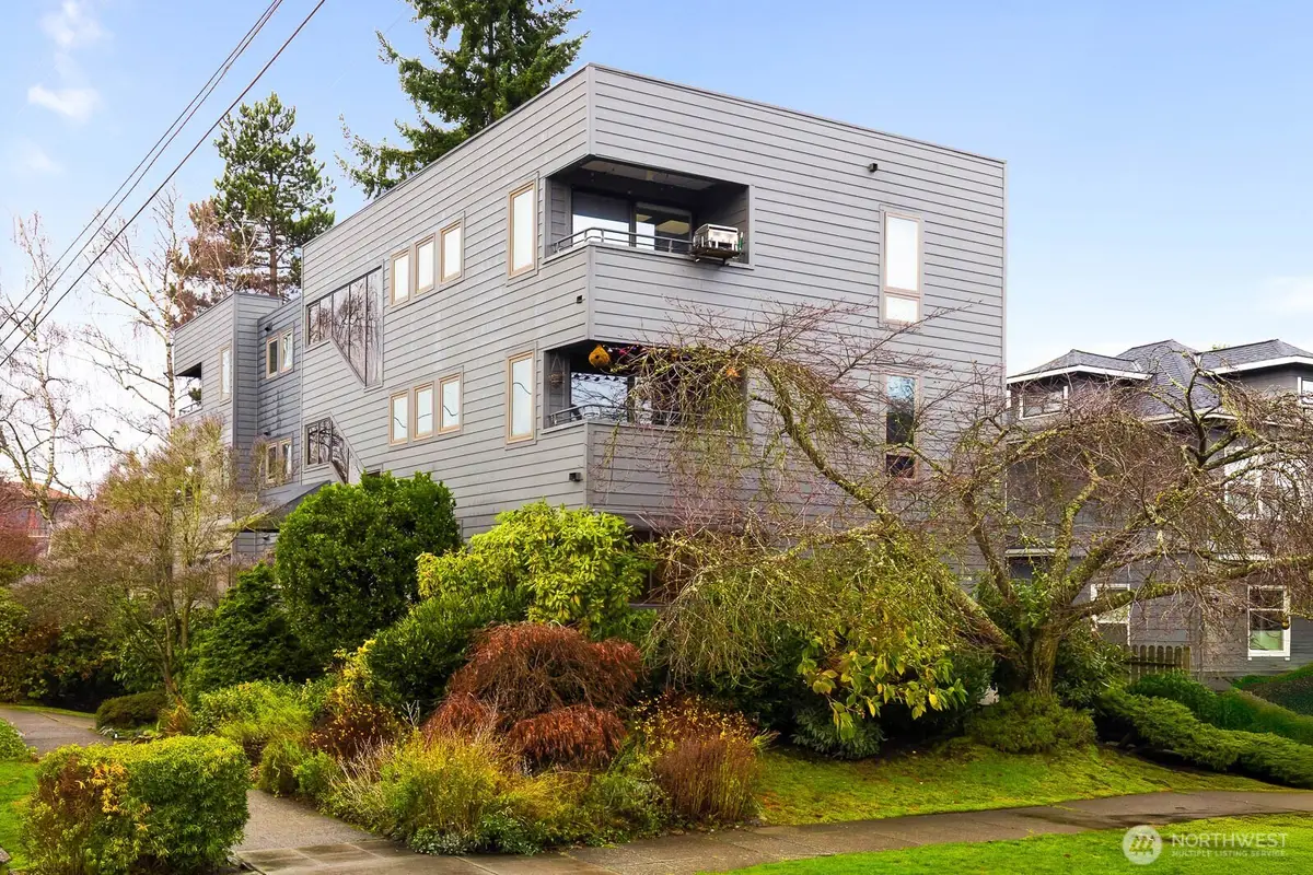 2101 Nob Hill Avenue N #1B, Seattle, WA 98109 - Image #1