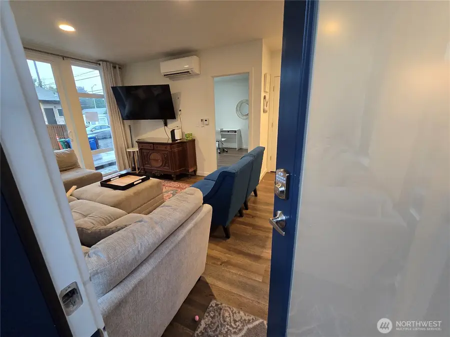 1017 NE 55th Street, Seattle, WA 98105 - Image #2
