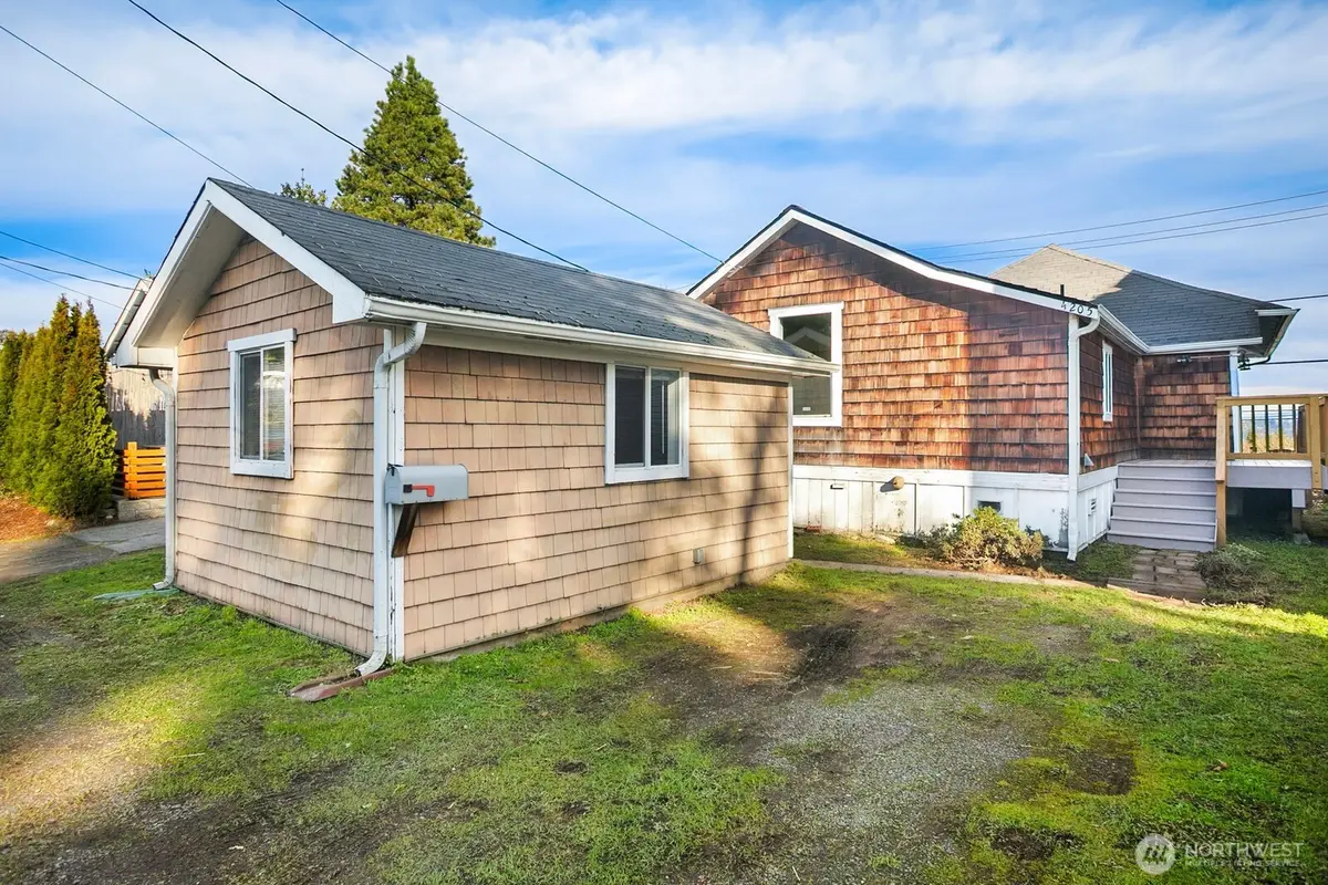 4205 34th Avenue S, Seattle, WA 98118 - Image #1