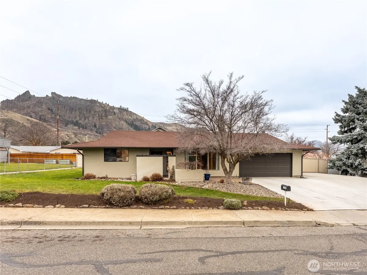 1320 Wedgewood Avenue, Wenatchee, WA 98801 - #1