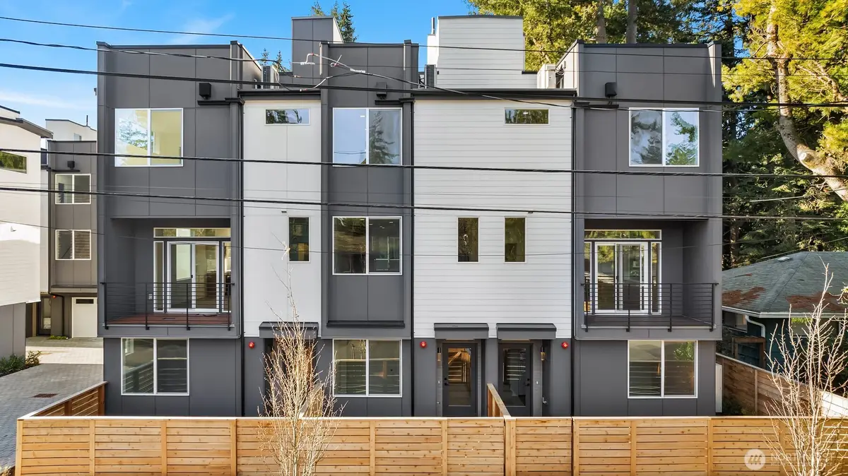 18017 2nd Avenue Ne #B, Seattle, WA 98155 - Image #1