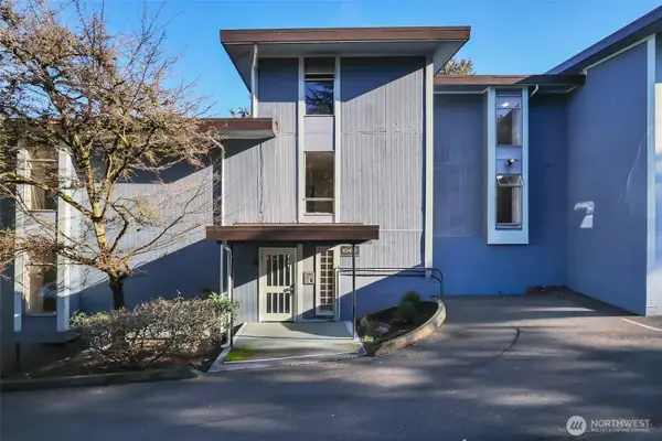 10457 Des Moines Memorial Drive S #307, Seattle, WA 98168